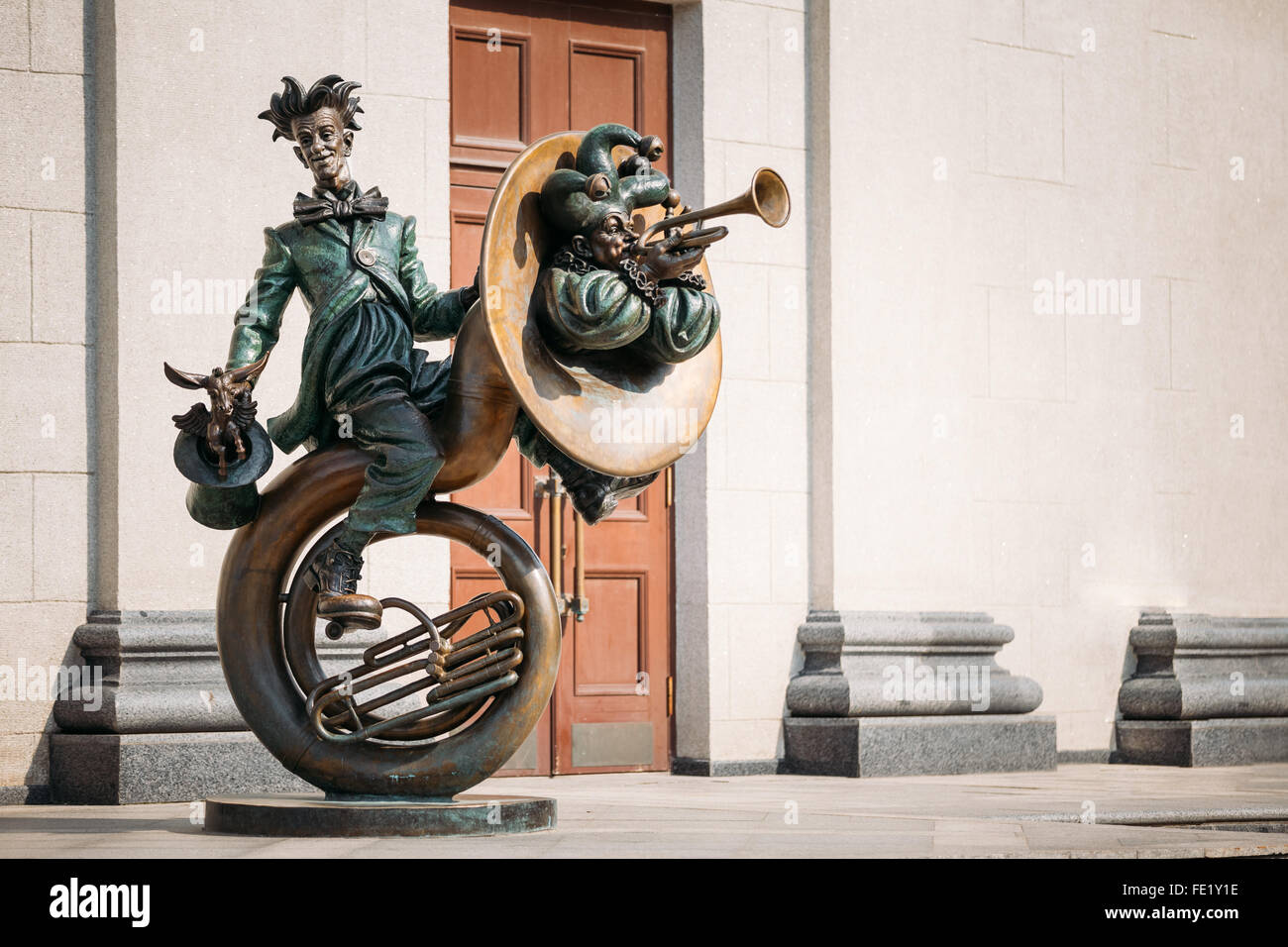Sculpture en bronze de funny clown musicien trompette avec près de premier  plan au Cirque d'État l'Avenue de l'indépendance à Minsk, en Biélorussie  Photo Stock - Alamy