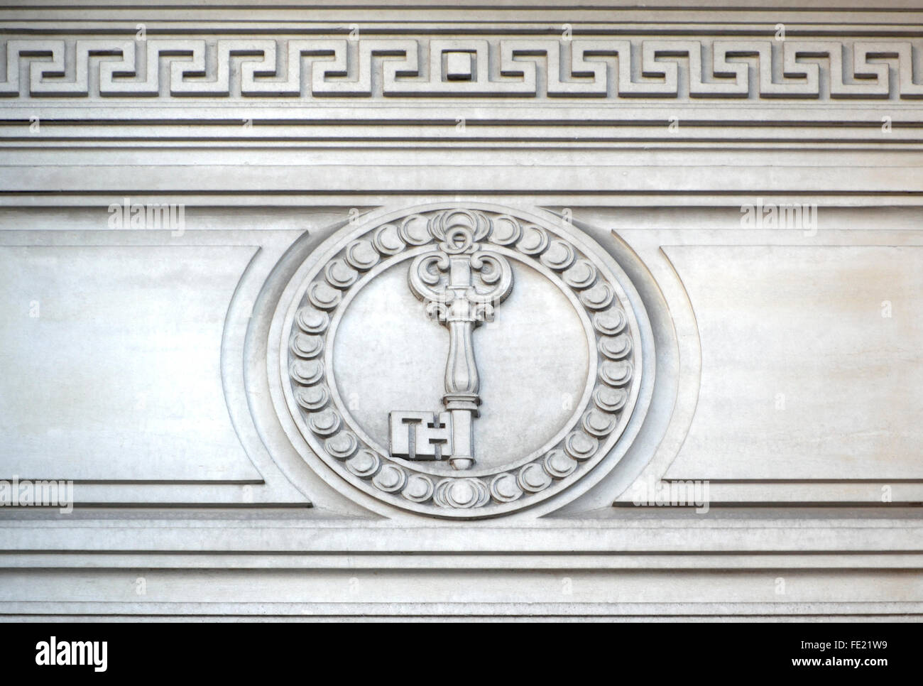Londres, Angleterre, Royaume-Uni. Freemasons' Hall, Great Queen Street. Détail montrant la clé Banque D'Images