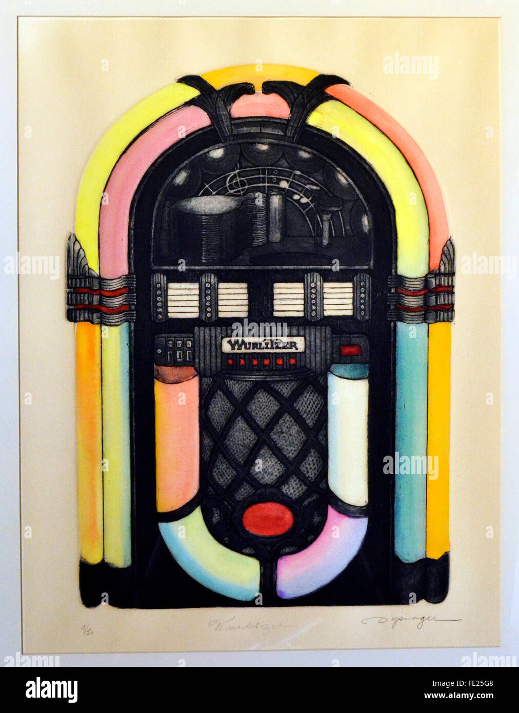 L'emblématique de la jukebox Wurlitzer Big-Band époque a été conservé comme une partie de l'histoire musicale de l'Amérique avec la main, gravure d'artiste Susan Dysinger de Laguna Beach, Californie, USA. La première de ces pièces de machines de musique joué seulement 78 tours. Dysinger est un graveur qui utilise l'acide nitrique et de la poussière de colophane fine pour créer l'image sur une feuille de zinc, un processus ardu qui limite le nombre de ses oeuvres. C'est no 9 de 50 tirages originaux réalisés et signés par l'artiste en 1976. Usage éditorial uniquement. Banque D'Images