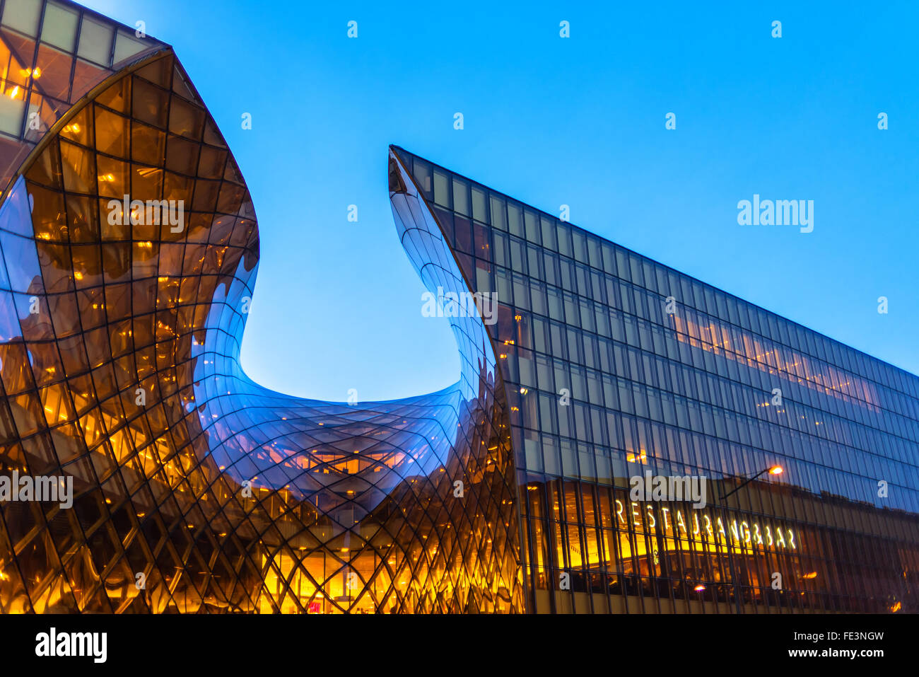 Malmö, Suède - 30 décembre 2015 : Emporia Shopping Centre, détail de l'architecture moderne et plus grand centre commercial en Scandinav Banque D'Images