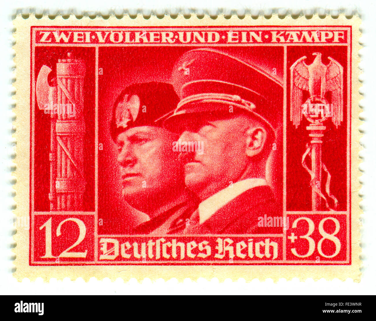 Un timbre imprimé en Allemagne montre l'image de Benito Amilcare Andrea Mussolini et Adolf Hitler, Banque D'Images