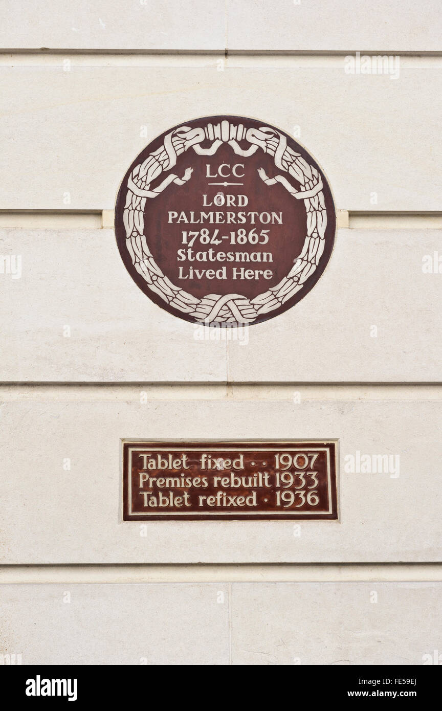 Une plaque bleue commémorative de Lord Palmerston (1784 -1865) sur un mur à Londres, Royaume-Uni. Banque D'Images