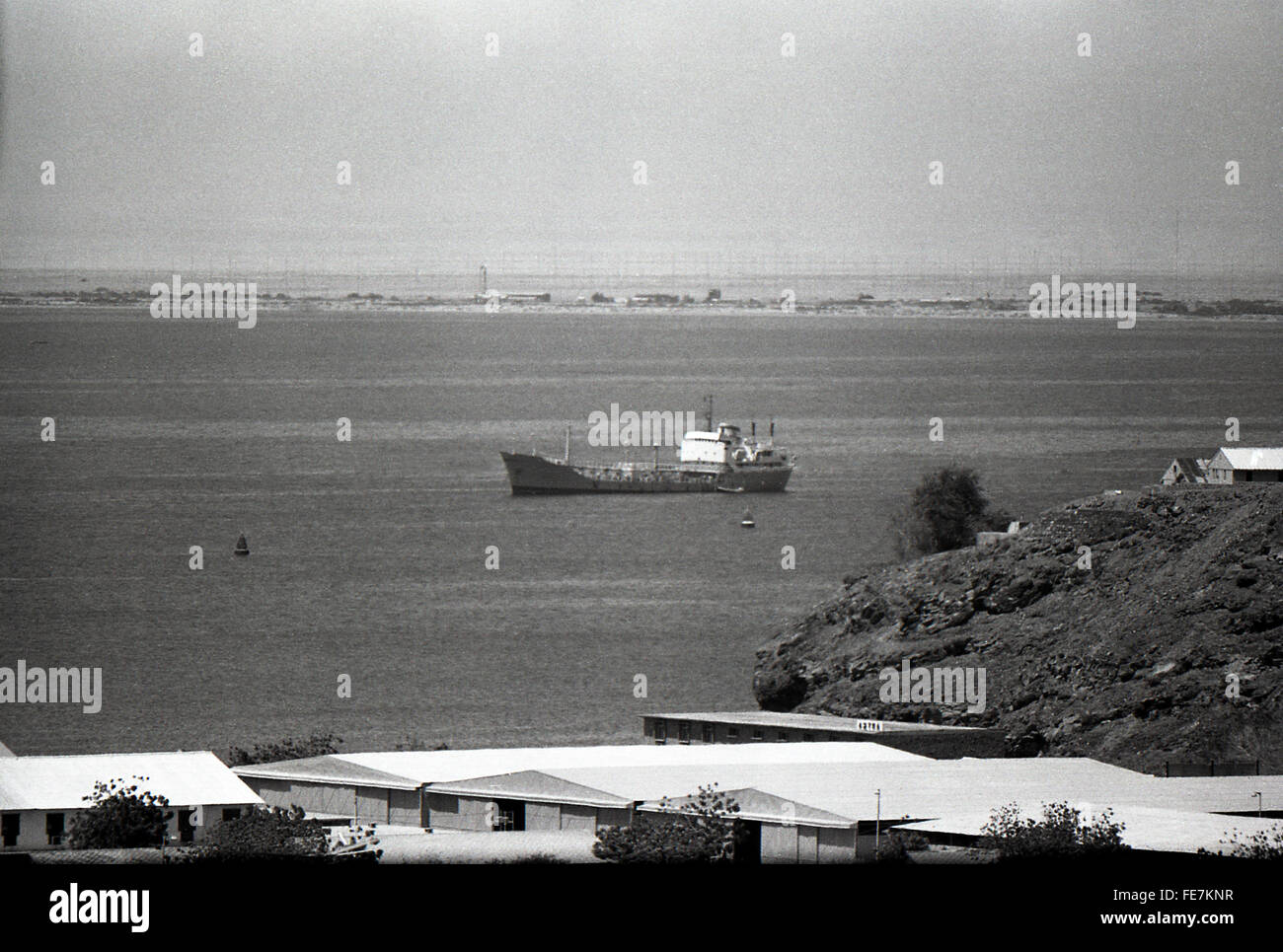 Tanker off Aden Yémen 1967 Retrait de la baie Banque D'Images