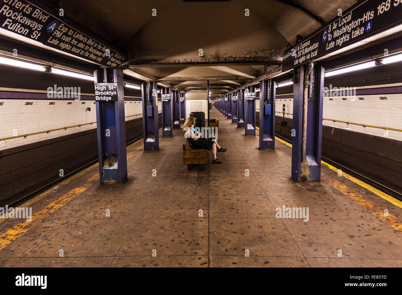 Station Pont de Brooklyn High Street (IND Eighth Avenue Line) Plate-forme, New York City, USA Banque D'Images