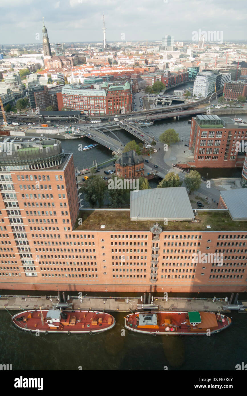 Vue aérienne du centre-ville de Hambourg à partir de la penthouse dans le nouveau bâtiment de l'Elbe Philharmonic Hall Elbphilharmonie Banque D'Images