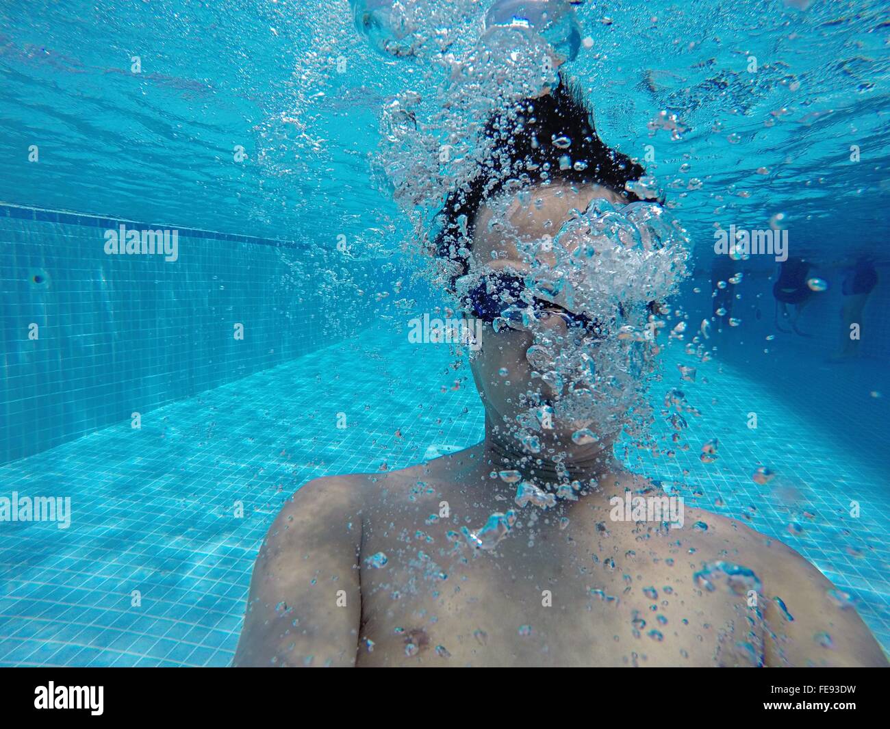 Man In swimming pool Banque D'Images