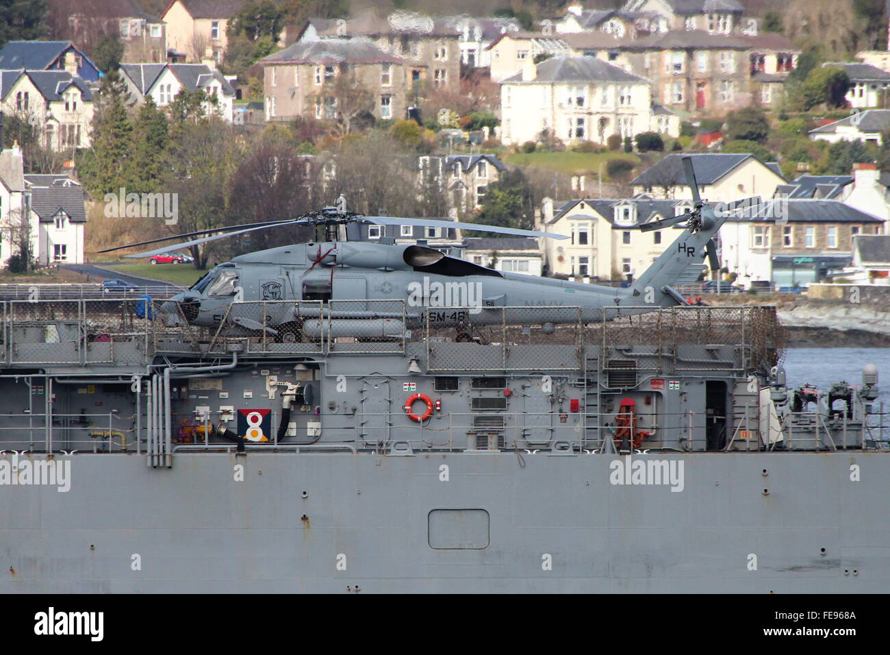 Un Sikorsky MH-60R Seahawk (168086/HR-511), à bord de l'USS Vicksburg (CG-68) qu'elle a pour l'exercice Joint Warrior 15-1. Banque D'Images