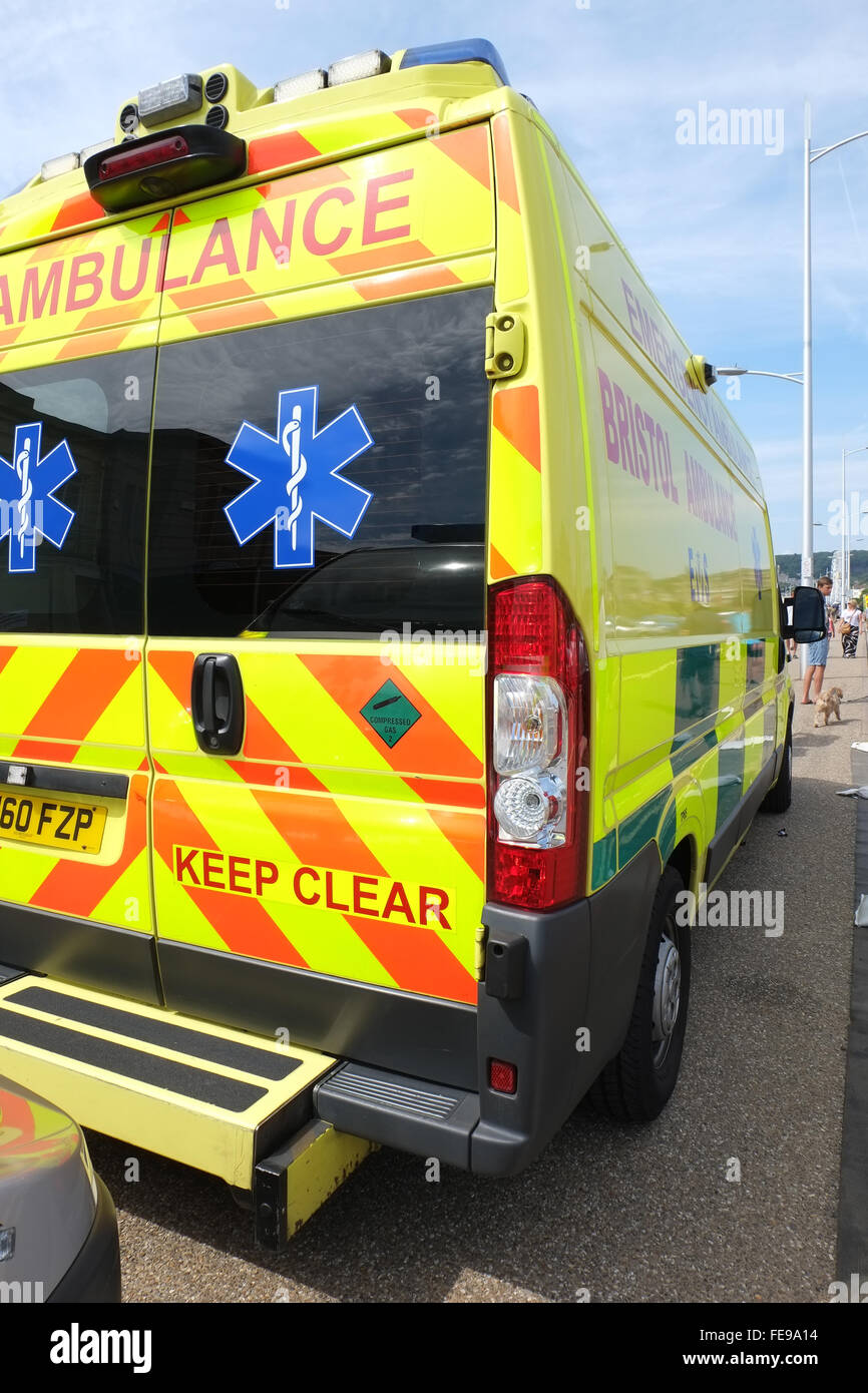 Ambulance britannique services de soutien spécialisés cars à Weston super Mare air afficher en juin 2014 Banque D'Images
