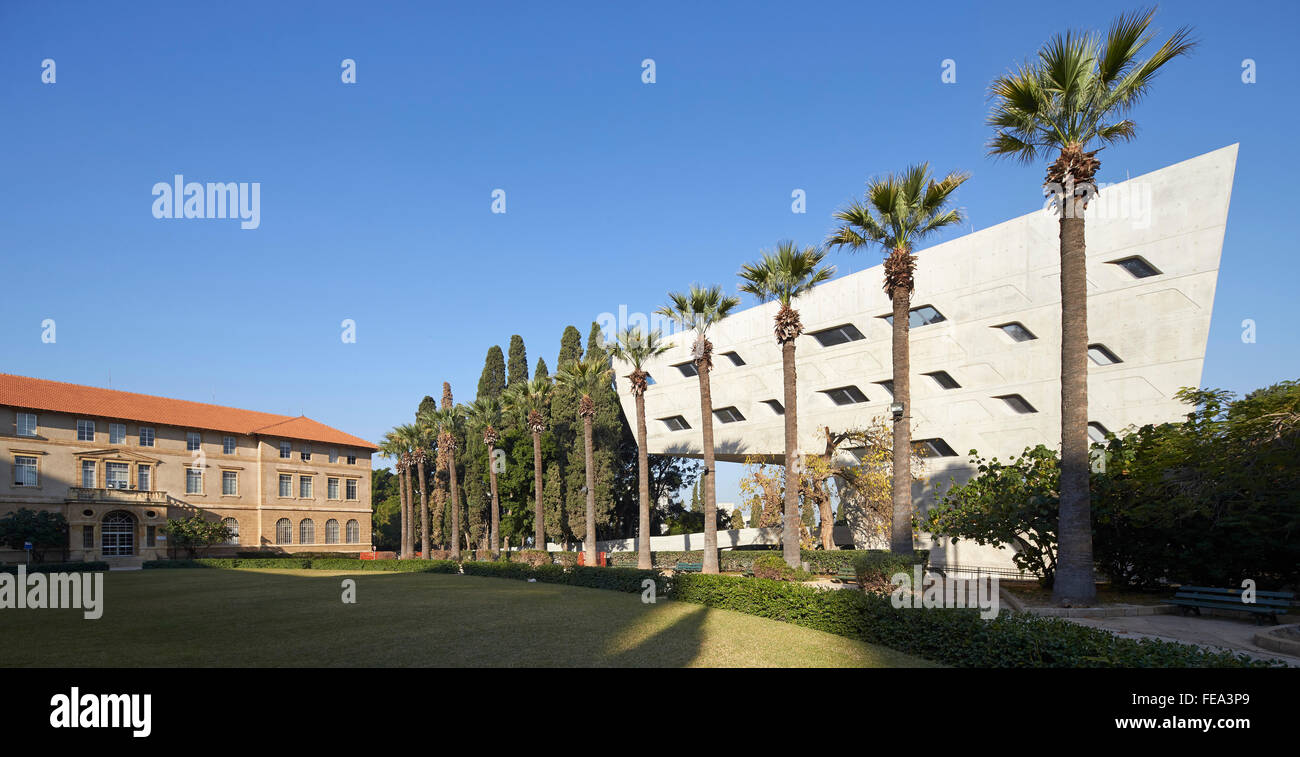 Construction en profil panoramique avec jardin campus Bliss Hall. Institut Issam Farès, Beyrouth, Beyrouth, Liban. Architecte : Zaha avait Banque D'Images