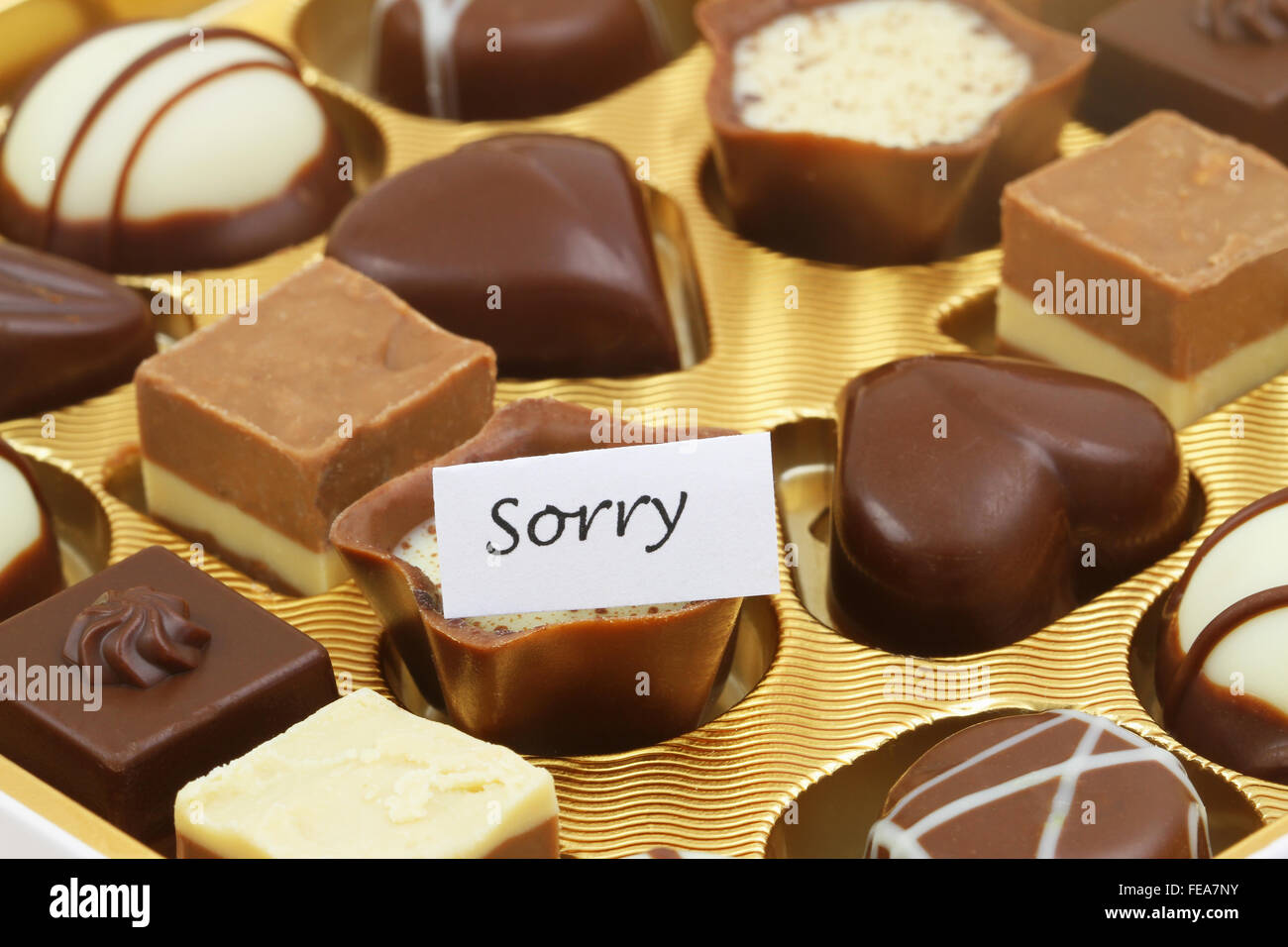 Désolés carte avec boite de chocolats assortis Banque D'Images