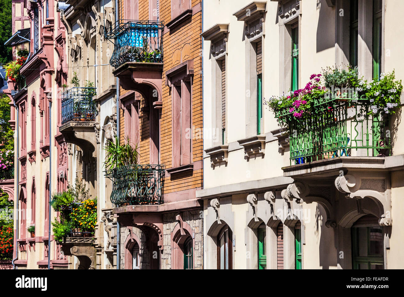 Fer forgé le long d'une jolie rue dans le quartier Altstadt de la ville universitaire de Heidelberg. Banque D'Images