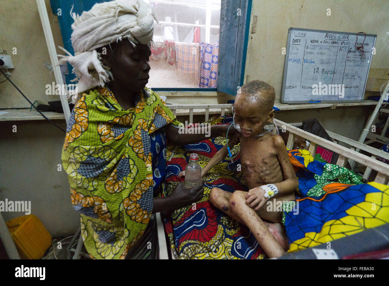 Les soins pédiatriques à l'hôpital MSF , Rutshuru, Nord Kivu, République démocratique du Congo, RDC, Afrique Banque D'Images Les soins pédiatriques à l'hôpital MSF , Rutshuru, Nord Kivu, République démocratique du Congo, RDC, Afrique Banque D'Images