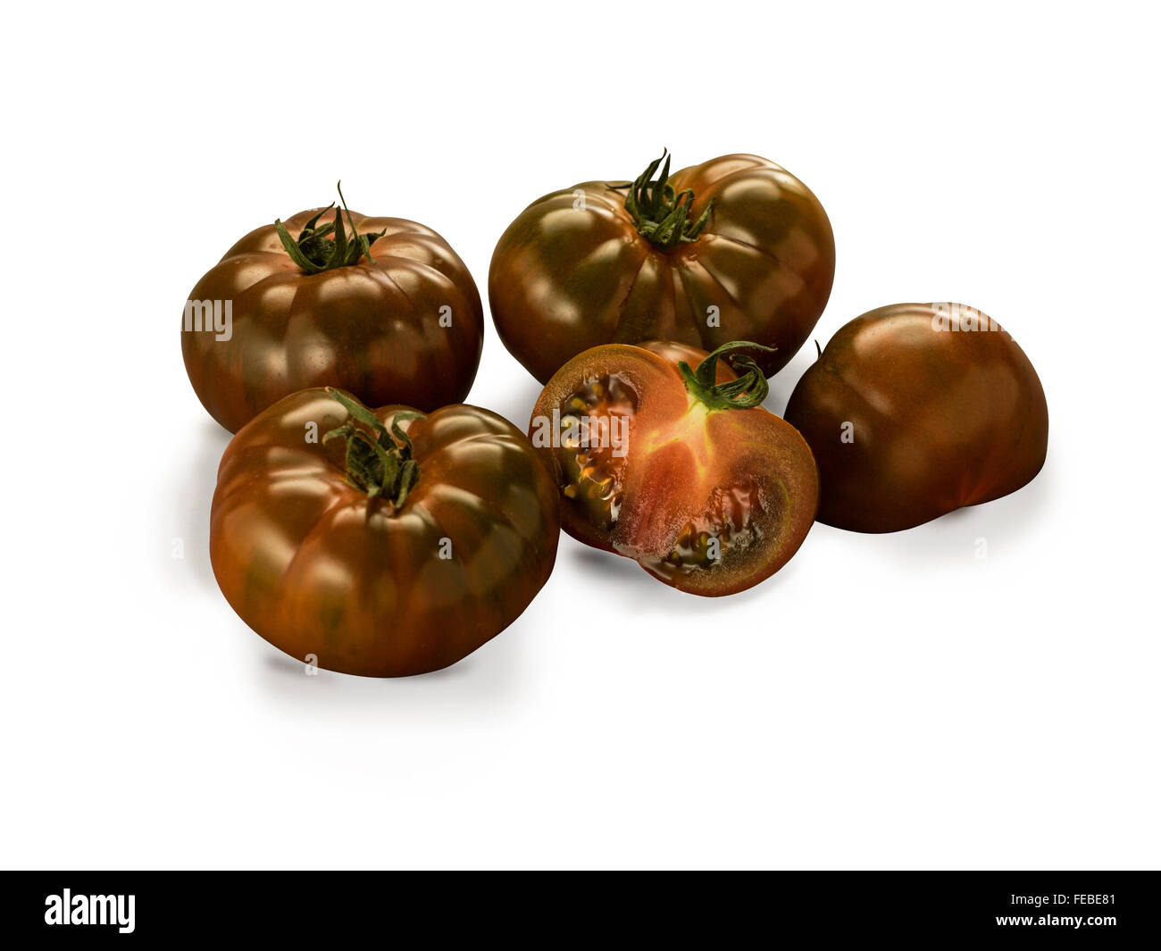 Asurcado les tomates biologiques isolé sur fond blanc Banque D'Images