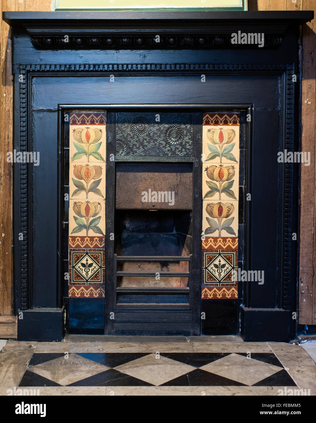 Une cheminée victorienne dans l'ancienne maison de John Ward Knowles (artiste), York, England, UK Banque D'Images