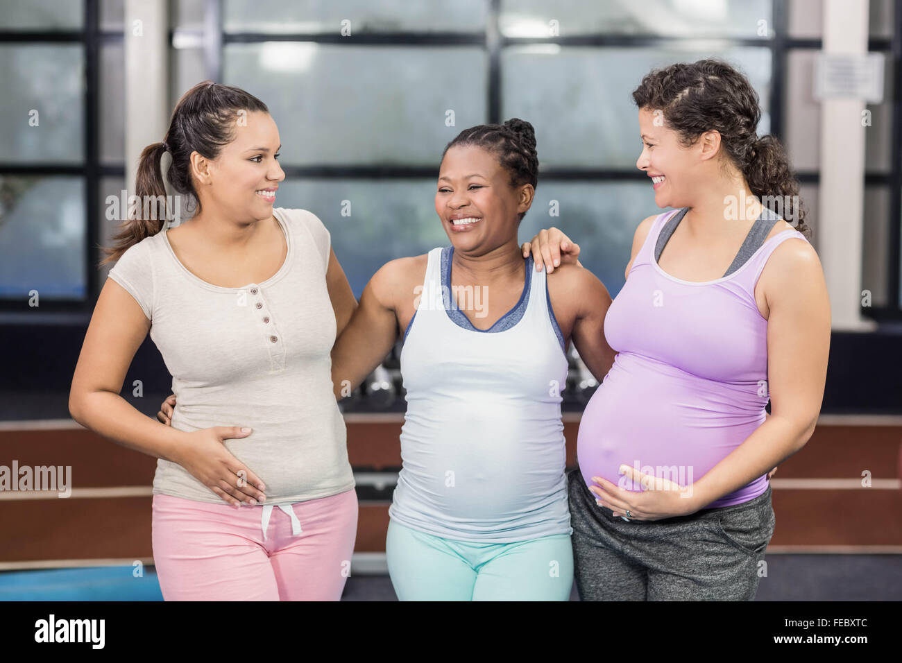 Smiling pregnant women posing together Banque D'Images