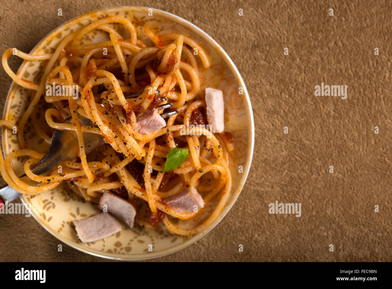 Spaghetti à la sauce tomate et de la viande à la fourchette Banque D'Images