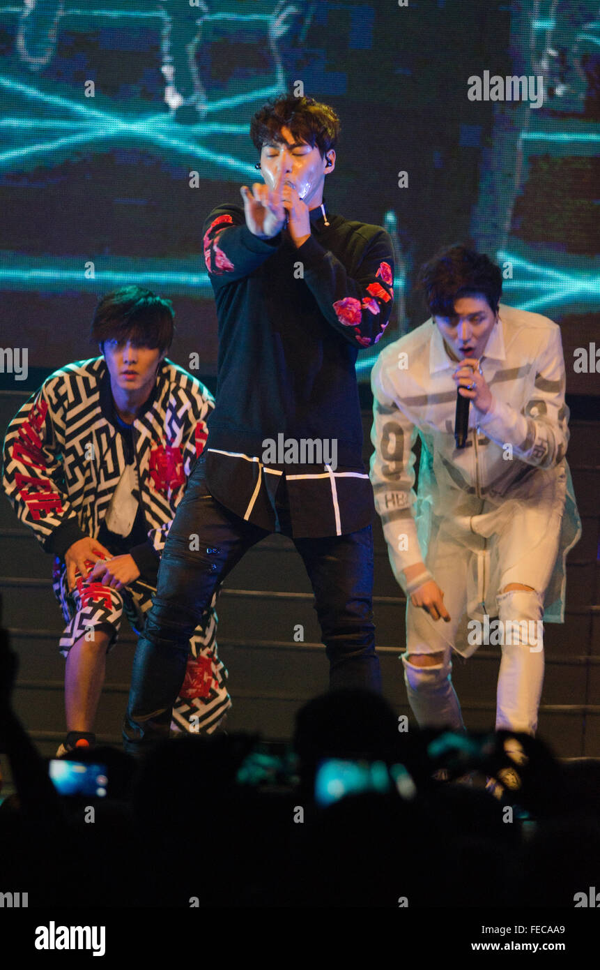 Sydney, Australie - 5e Février 2016 : JJCC et petit ami effectuée à la 2016 K-POP Party qui a eu lieu à l'Carriageworks à Sydney. En image de la scène JJCC. Credit : mjmediabox /Alamy Live News Banque D'Images