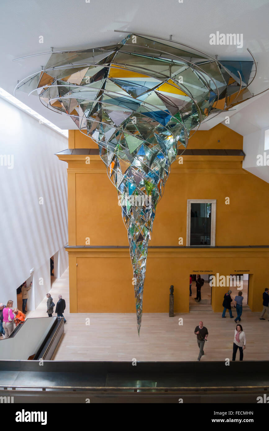 Sculpture d'un tourbillon appelé Wirbelwerk d'Olafur Eliasson dans l'atrium du musée d'art Lenbachhaus à Munich, Allemagne Banque D'Images Sculpture d'un tourbillon appelé Wirbelwerk d'Olafur Eliasson dans l'atrium du musée d'art Lenbachhaus à Munich, Allemagne Banque D'Images