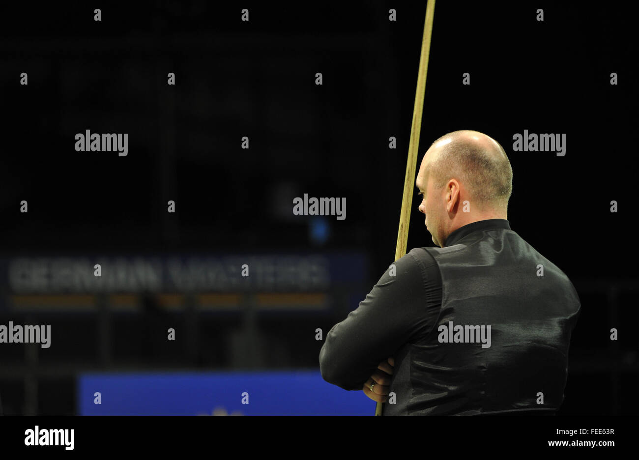 Berlin, Allemagne. 05Th Feb 2016. Stuart Bingham de l'Angleterre est en concurrence contre Ryan Jour de Galles dans la ronde des huitièmes de finale du Masters de Snooker 2016 allemand à Berlin, Allemagne, 05 février 2016. Bingham champion du monde a gagné avec 5-3 images. Photo : Roland Popp/dpa/Alamy Live News Banque D'Images