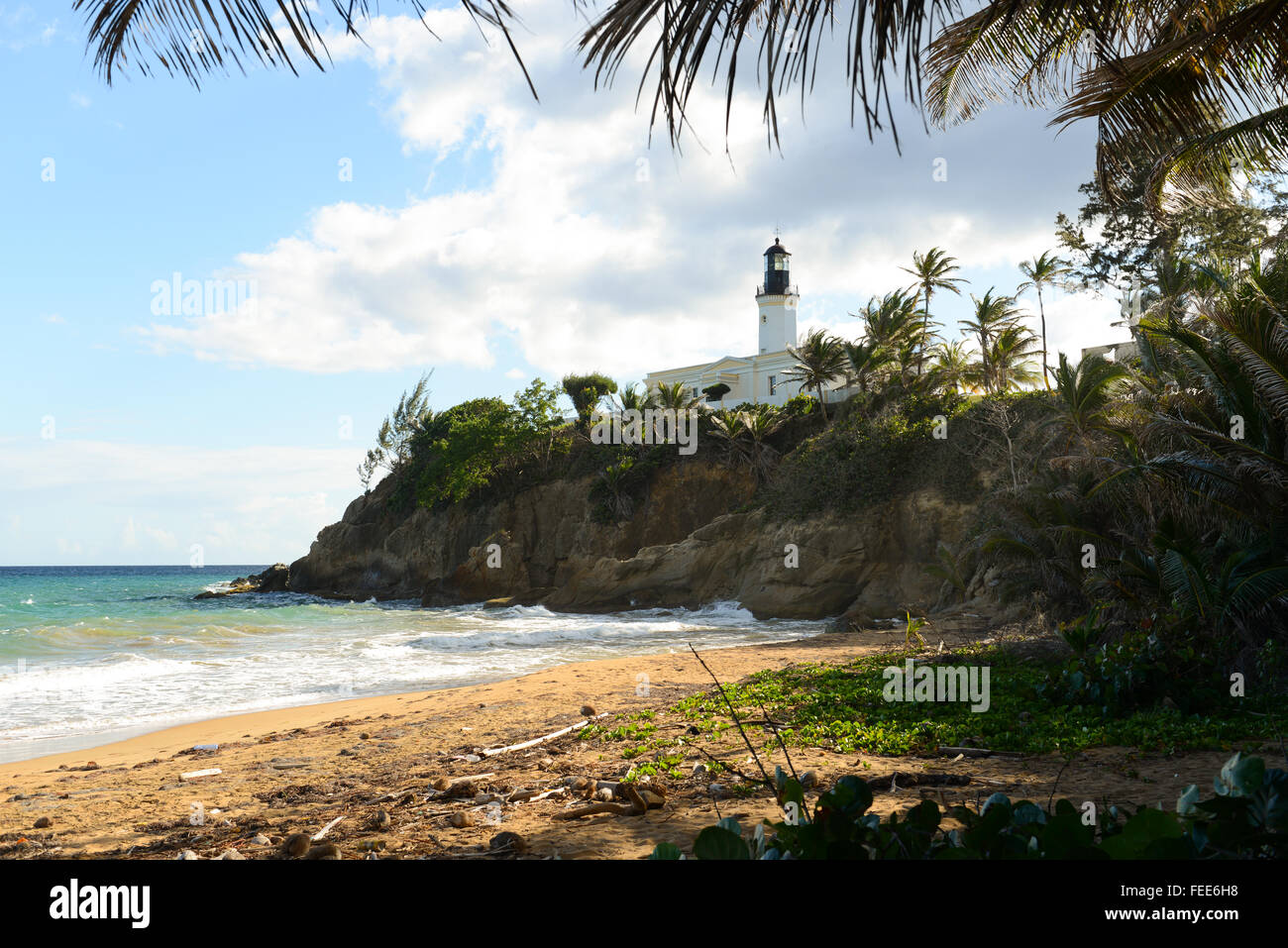 Phare de Punta Tuna est situé dans le sud-est de l'île, dans la ville de Yabucoa. Puerto Rico. L'île des Caraïbes. Banque D'Images