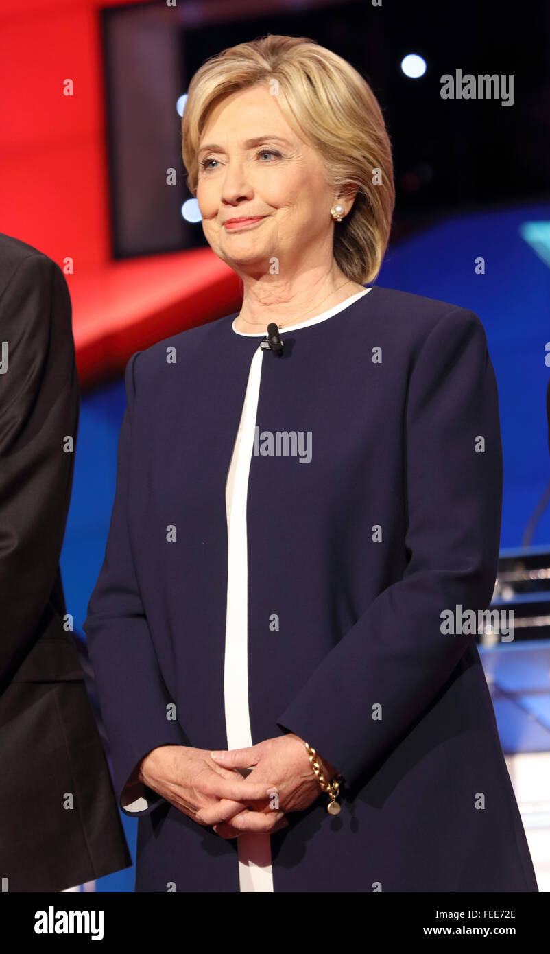 LAS VEGAS, NV - 13 octobre 2015 : (L-R) débat présidentiel démocratique candidat dispose d'ex-secrétaire d'État et sénateur américain Hillary Clinton à Wynn Las Vegas en première CNN le débat démocratique. Banque D'Images