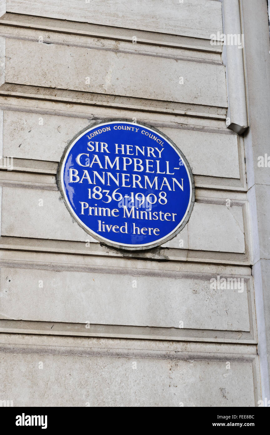 Une plaque commémorative bleu circulaire de Sir Henry Campbell Bannerman (1836-1908) sur un mur, Londres, Royaume-Uni. Banque D'Images