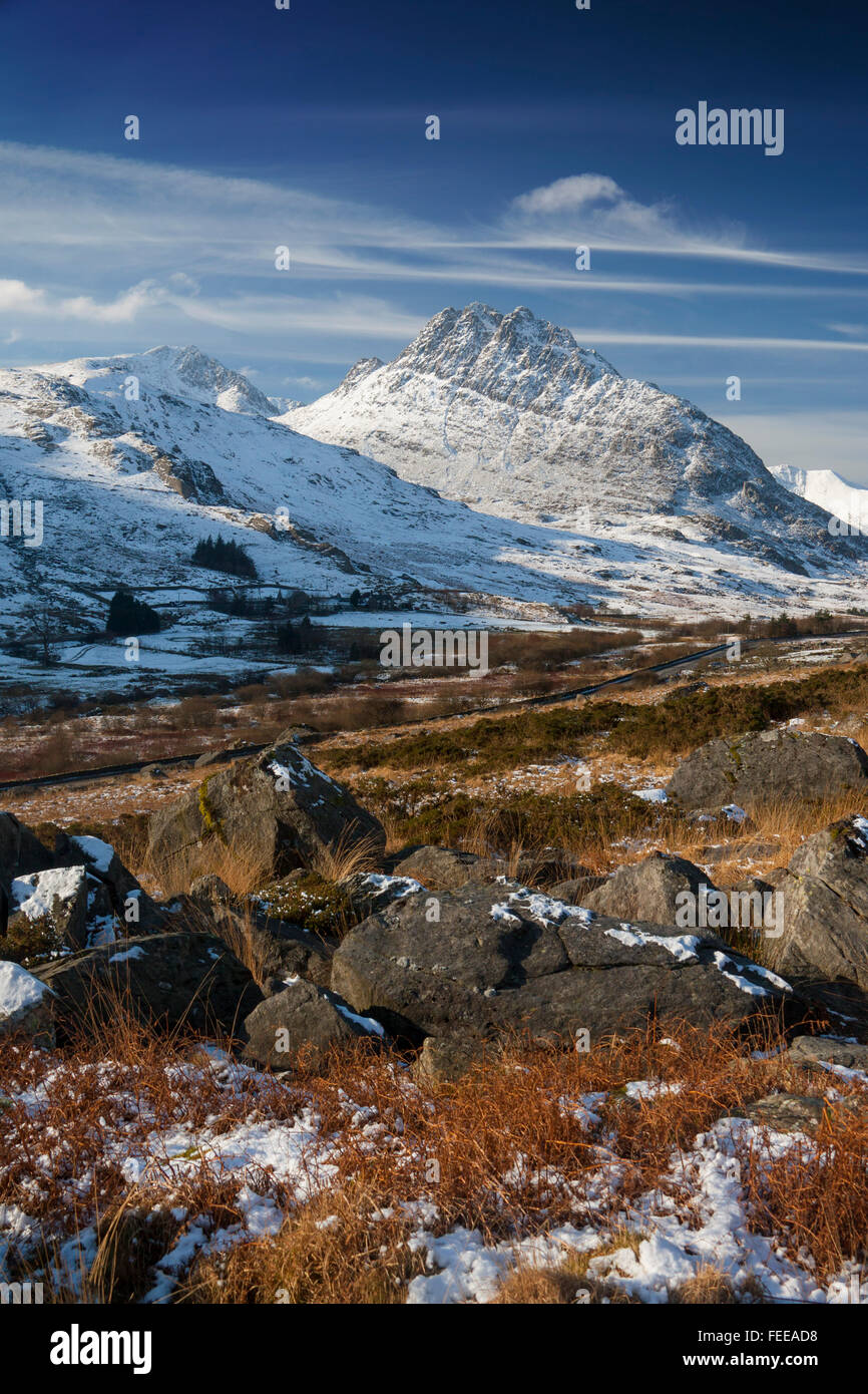 Tryfan montagne en neige hiver Parc national Snowdonia Gwynedd North Wales UK Banque D'Images