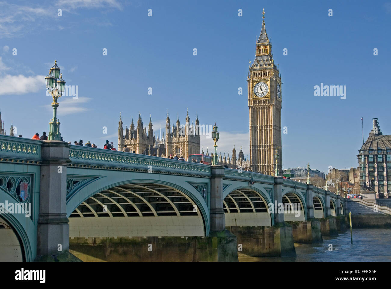 L'emblématique monument de Londres Big Ben, du Palais de Westminster à l'Chambres du Parlement actuel, à la fin de Westminster Bridge, Londres Banque D'Images