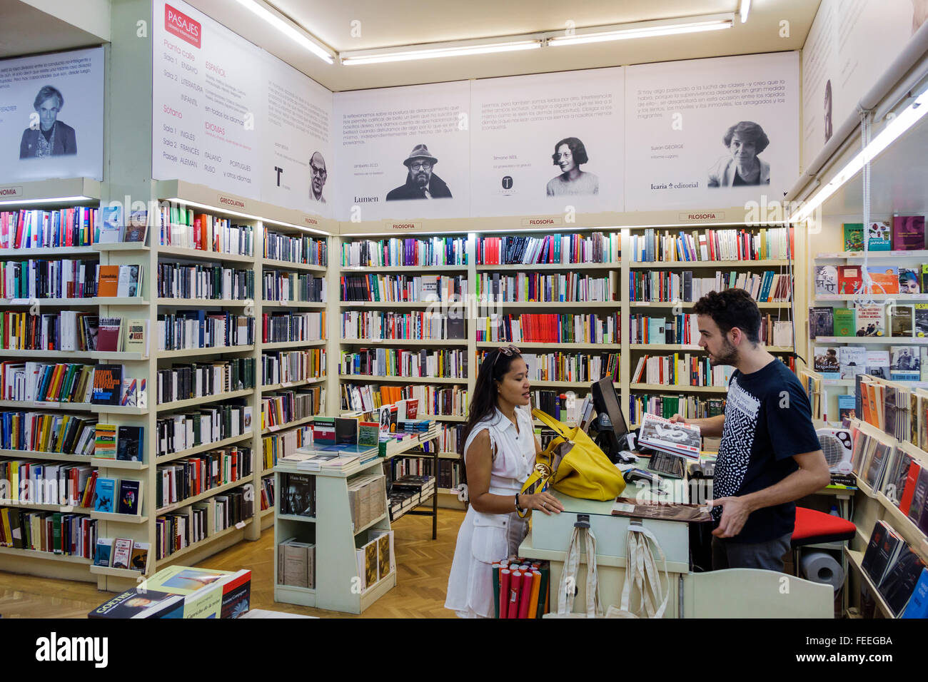 Madrid Espagne,Europe européenne,Espagnol,Chamberi,Calle de Genova,PASAJES Librairie Internacional,librairie,libraire,livre,étagère,caissière,intérieur,c Banque D'Images