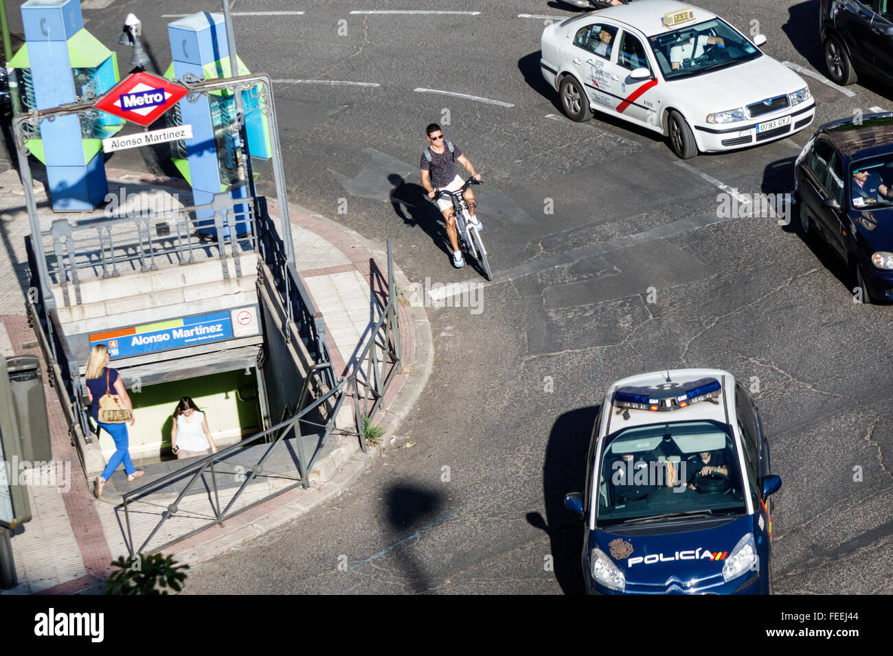 Madrid Espagne,Europe européenne,Espagnol,Chamberi,Plaza Alonzo Martinez,circulation,adulte,adultes,homme hommes,vélo,vélo,équitation,vélo,pilote,vélo,ridin Banque D'Images