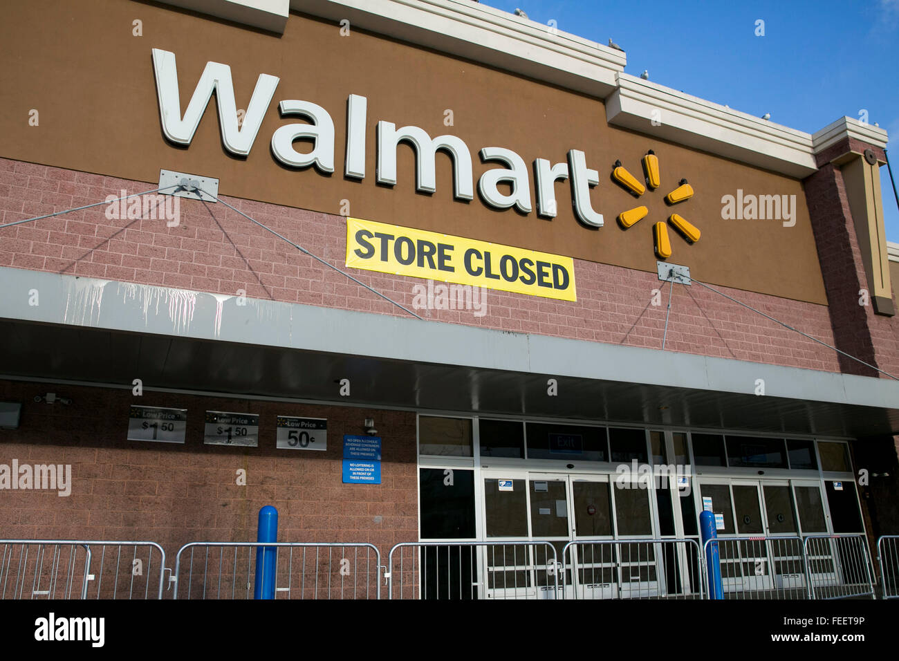 Un Walmart store à Oakland, Californie le 23 janvier 2016. Banque D'Images