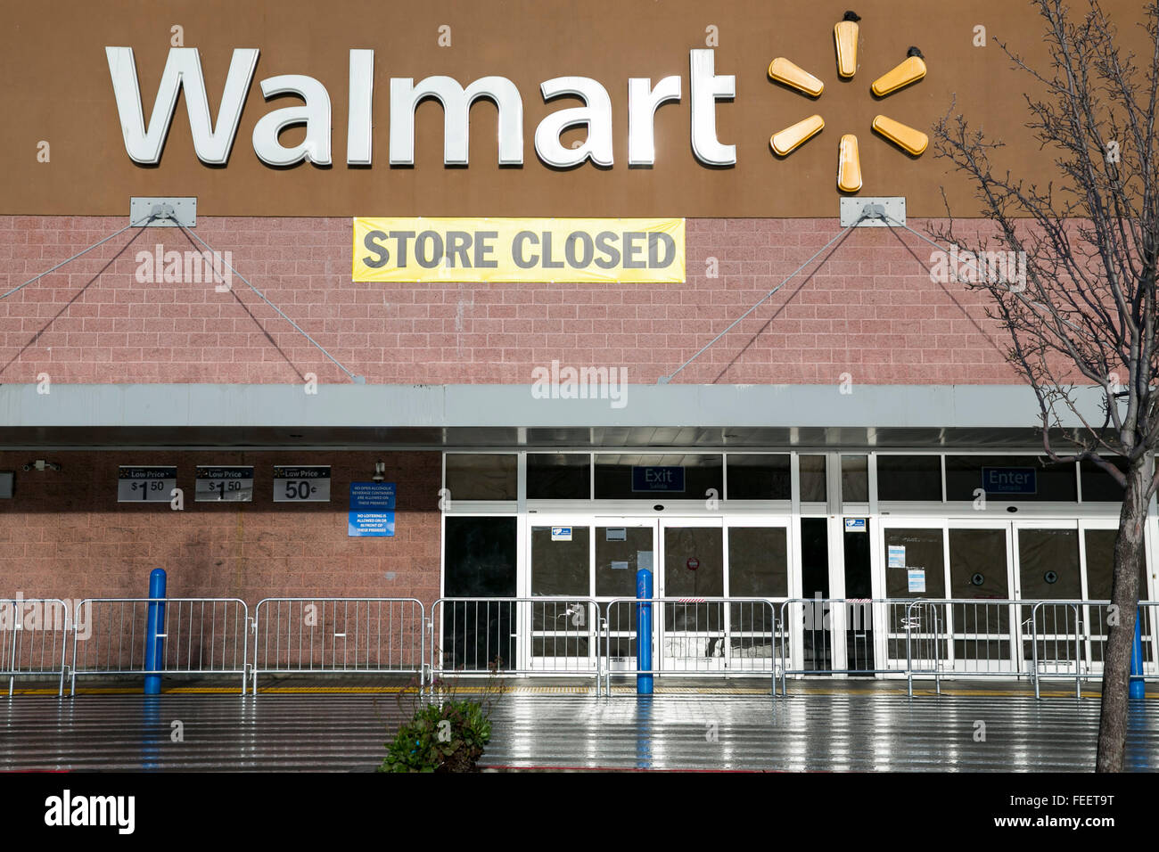 Un Walmart store à Oakland, Californie le 23 janvier 2016. Banque D'Images