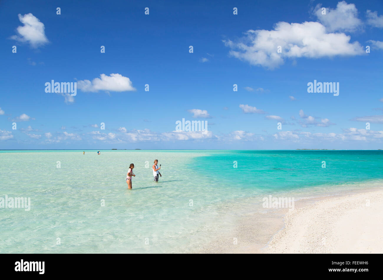 Les gens à Blue Lagoon, Fakarava, Tuamotu, Polynésie Française Banque D'Images