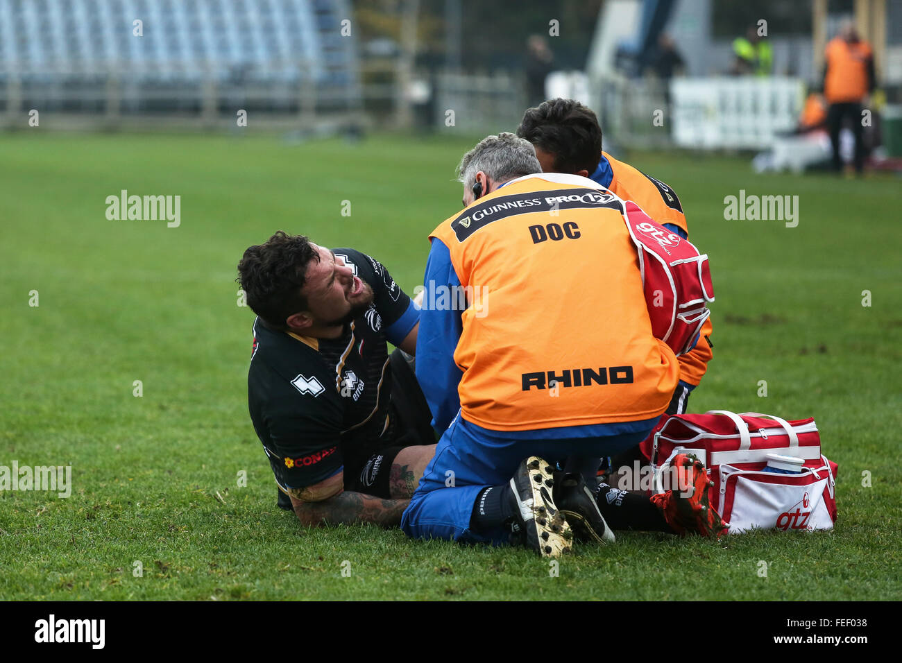 Parme, Italie. 06er décembre 2015. Zebre hooker Andrea Manici blessure pendant le match contre Ospreys.© Massimiliano Carnabuci/A Banque D'Images
