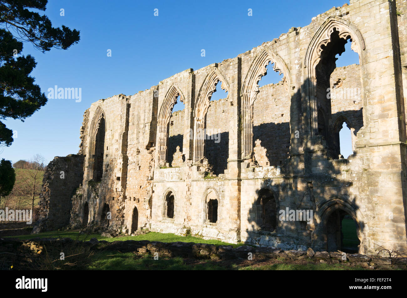 L'abbaye en ruine de Sainte Agathe ou Abbaye d'Easby, près de Richmond, North Yorkshire, England, UK Banque D'Images