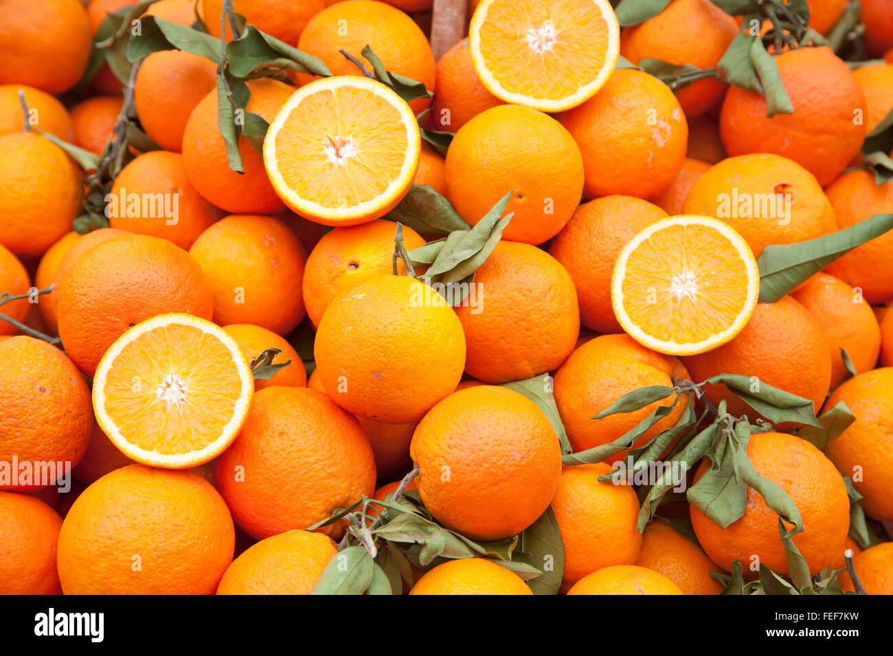 oranges exposées sur le marché pour la vente Banque D'Images