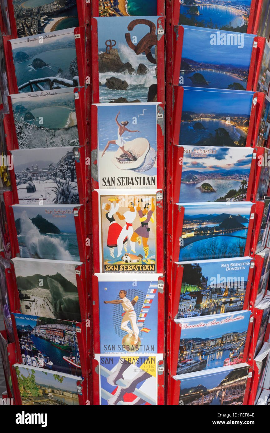 Cartes postales de San Sebastian, Donostia représentant des sports - aviron, semana vasca, danse, pelote basque Banque D'Images