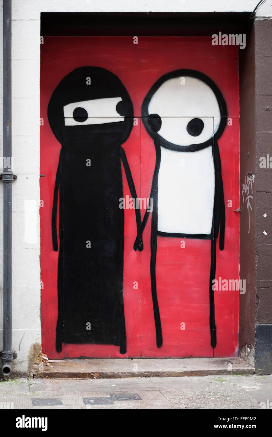 Londres - le 11 avril 2015. Street Art Par Stik dans une porte à Shoreditch dans l'Arrondissement de Tower Hamlets, une région renommée pour ses p Banque D'Images