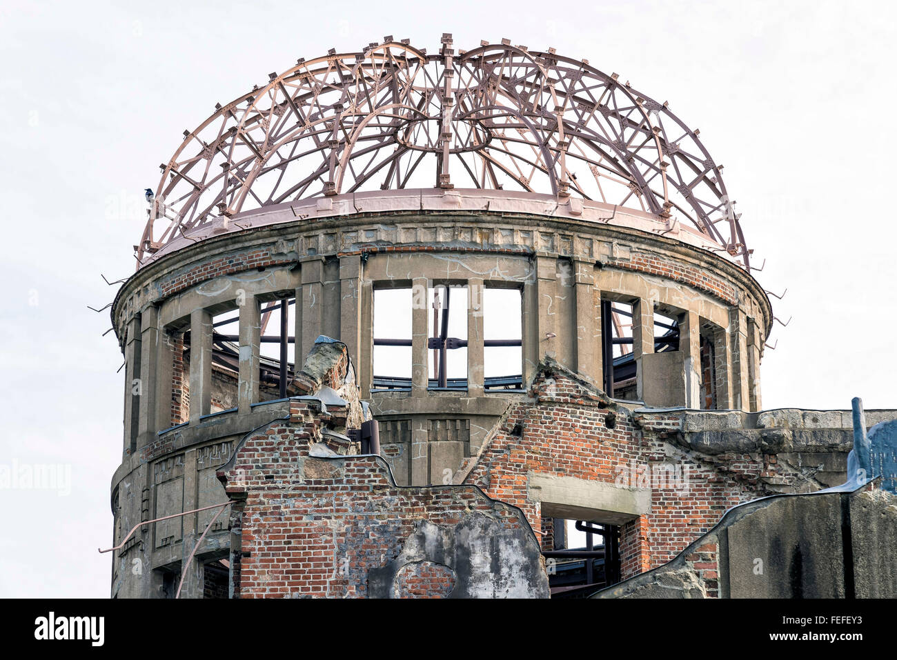 Vue rapprochée de Hiroshima Peace Memorial dans le parc de la paix, au Japon. Banque D'Images