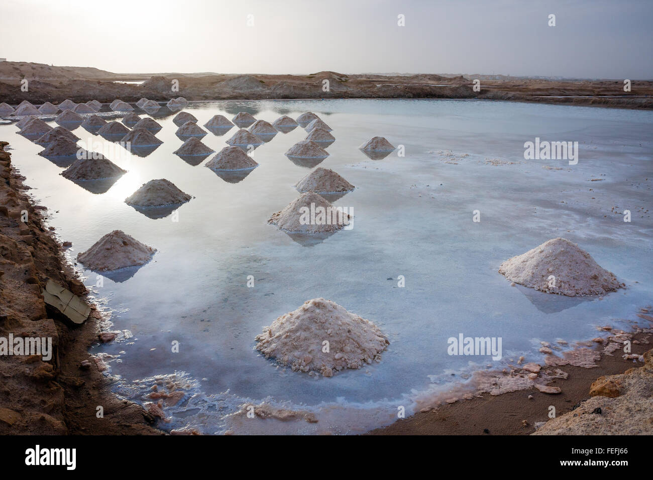 Des tas de sel dans l'eau, salines de Cabo Verde Banque D'Images