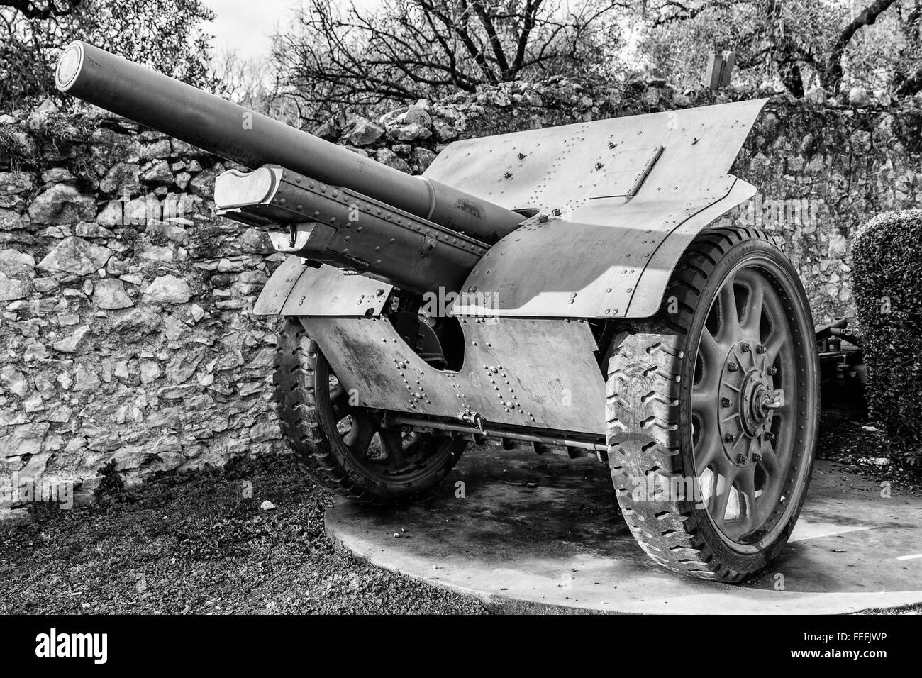 Cannon sur roues utilisés par des soldats italiens pendant la Première Guerre mondiale. Banque D'Images