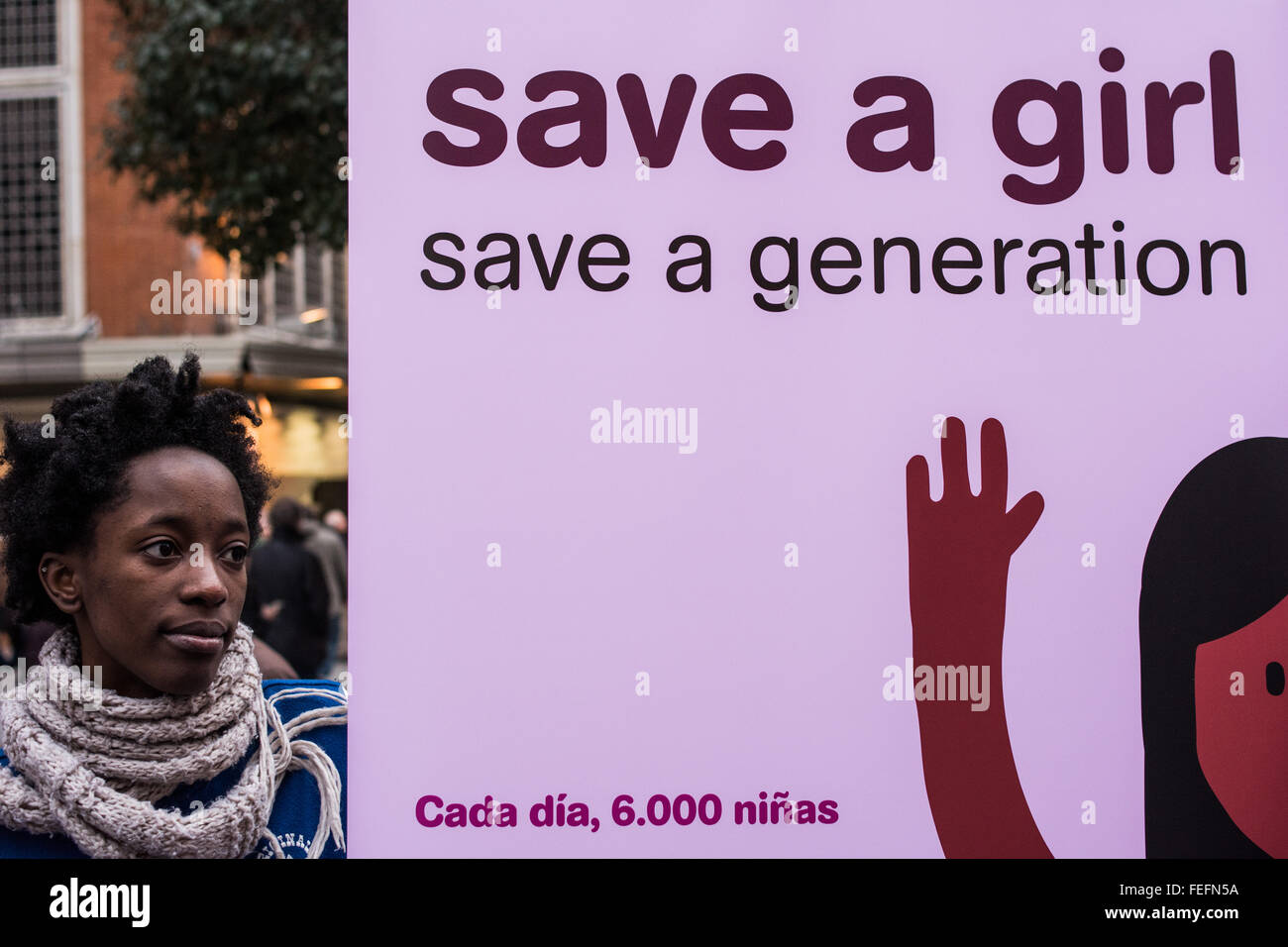 Madrid, Espagne. 08Th Feb 2016. Au cours de la protestation femme Journée internationale contre les mutilations génitales féminines . © Marcos del Mazo/Pacific Press/Alamy Live News Banque D'Images