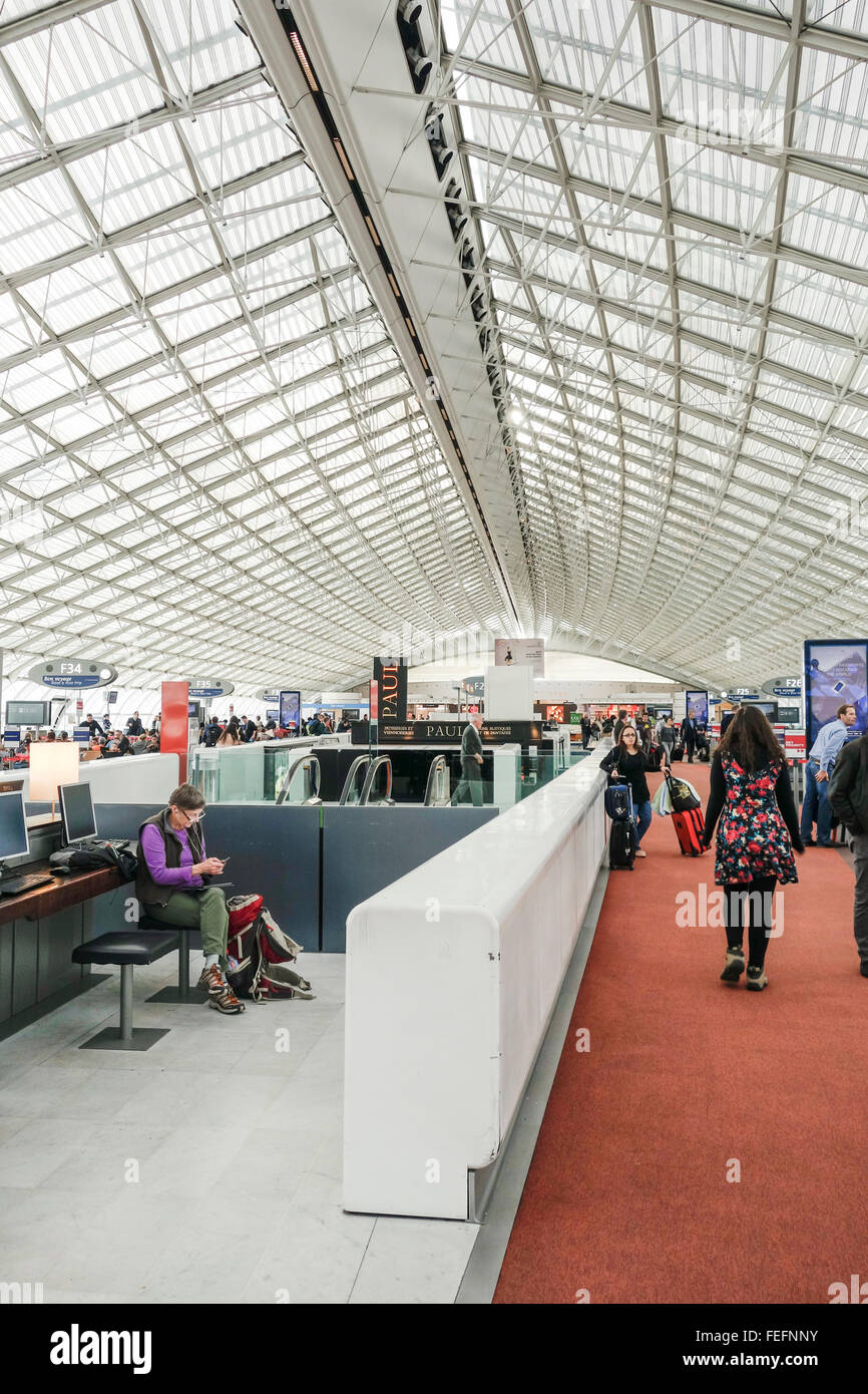 Aéroport Charles De Gaulle Terminal 2f Banque d'image et photos Alamy