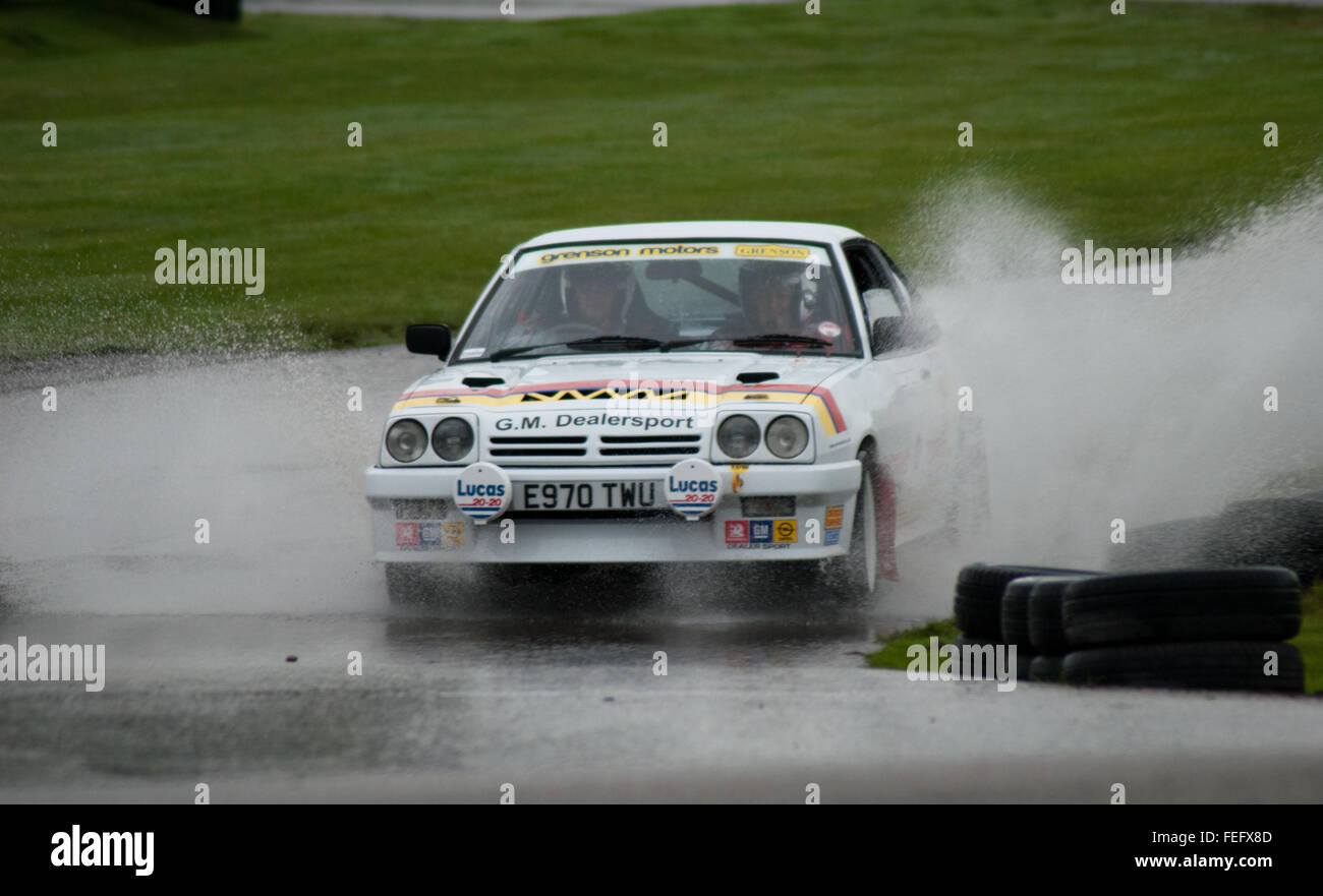 Ian Hill Opel Manta GTE à l'Oulton Park Gold Cup historique Banque D'Images