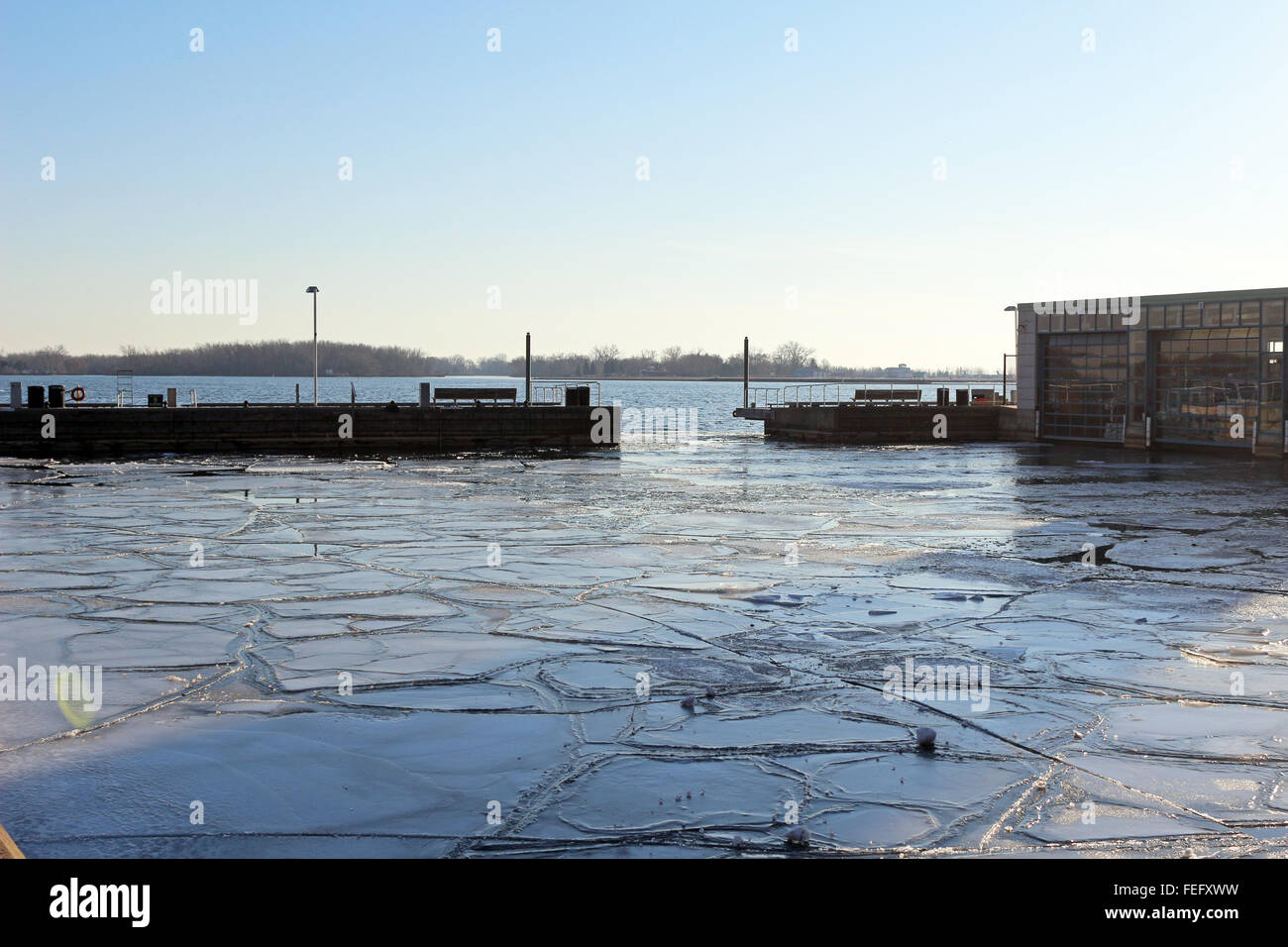 Harbour gelés de plaques de glace à toronto Banque D'Images