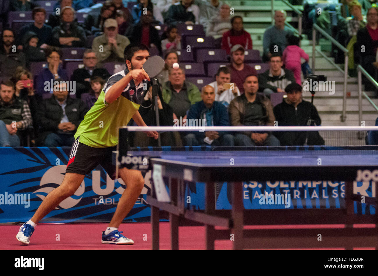 Greensboro, Caroline du Nord, États-Unis. Feb 6, 2016. 6 février 2016 - Greensboro, NC, USA - KUNAL CHODRI renvoie une salve de Jai Kanak au cours de la demi-finale masculine sur la troisième journée du tennis de table olympique des États-Unis 2016 Essais cliniques. Jai vaincu Chodri pour passer à la finale chez les hommes. Les trois premiers hommes et femmes des épreuves passer à la concurrence en avril 2016 au tournoi de qualification olympique de l'Amérique du Nord de l'Ontario, Canada. Les Jeux Olympiques d'été de 2016 se tiendra à Rio de Janeiro, Brésil, 5-21 août. © Timothy L. Hale/ZUMA/Alamy Fil Live News Banque D'Images