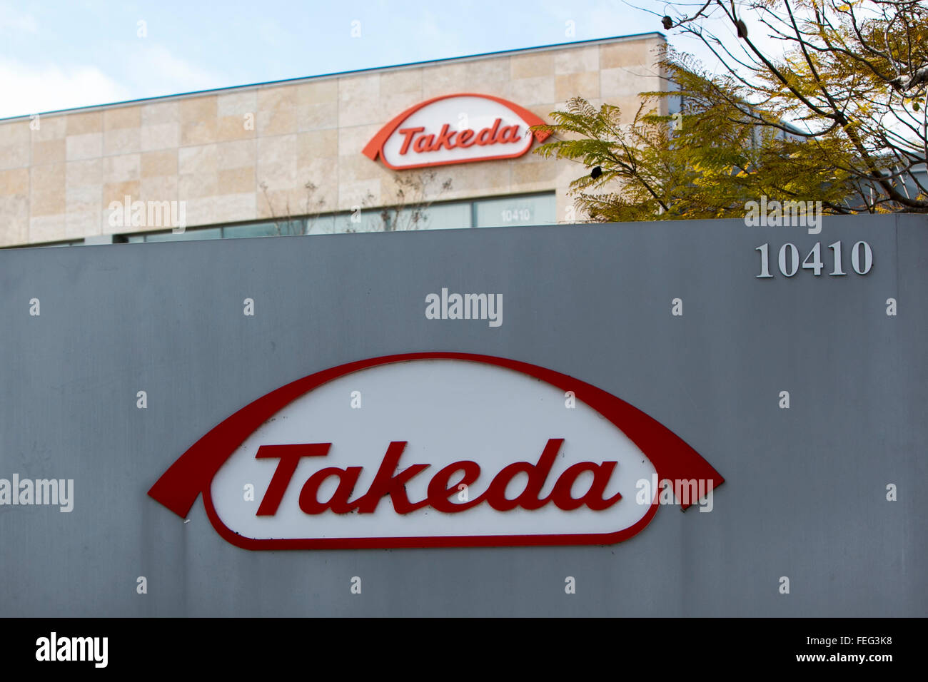 Un logo affiche à l'extérieur de l'établissement occupé par les Takeda Pharmaceutical Company à San Diego, Californie le 30 janvier 2016. Banque D'Images