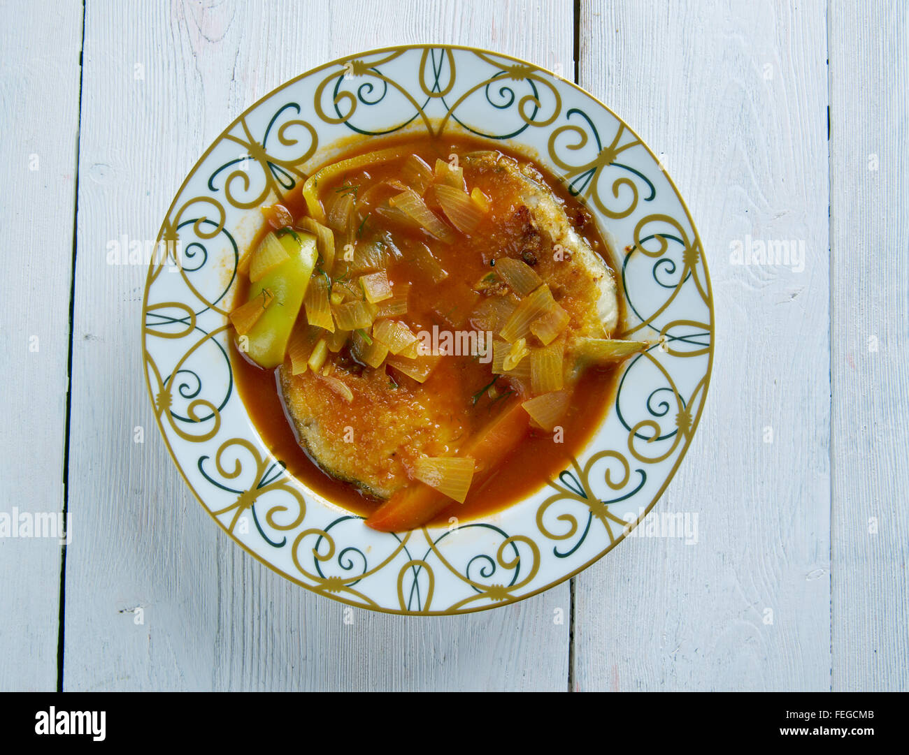 Maachha Bihana - fait quelques poissons frits et pâte d'épices pour curry épicé. La cuisine indienne Banque D'Images