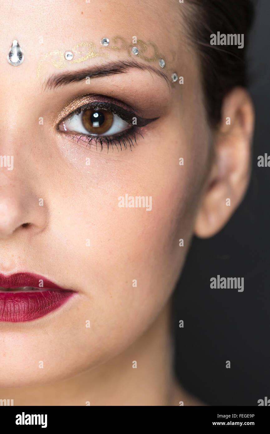 Young caucasian woman style indien make-up Banque D'Images
