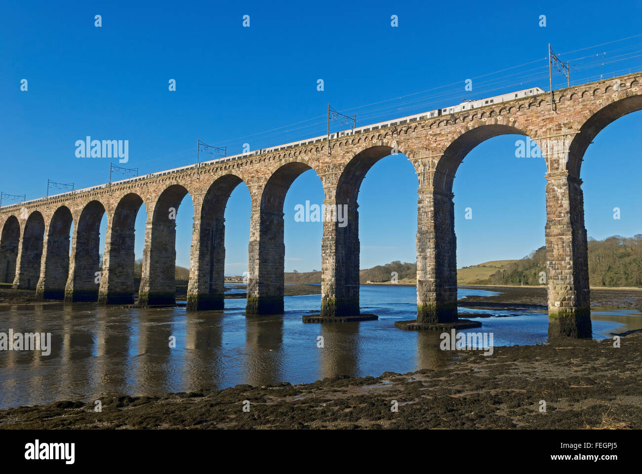 Pont frontière royale pour le chemin de fer sur la rivière Tweed à Berwick-upon-Tweed, Northumberland, construite par Robert Stephenson Banque D'Images
